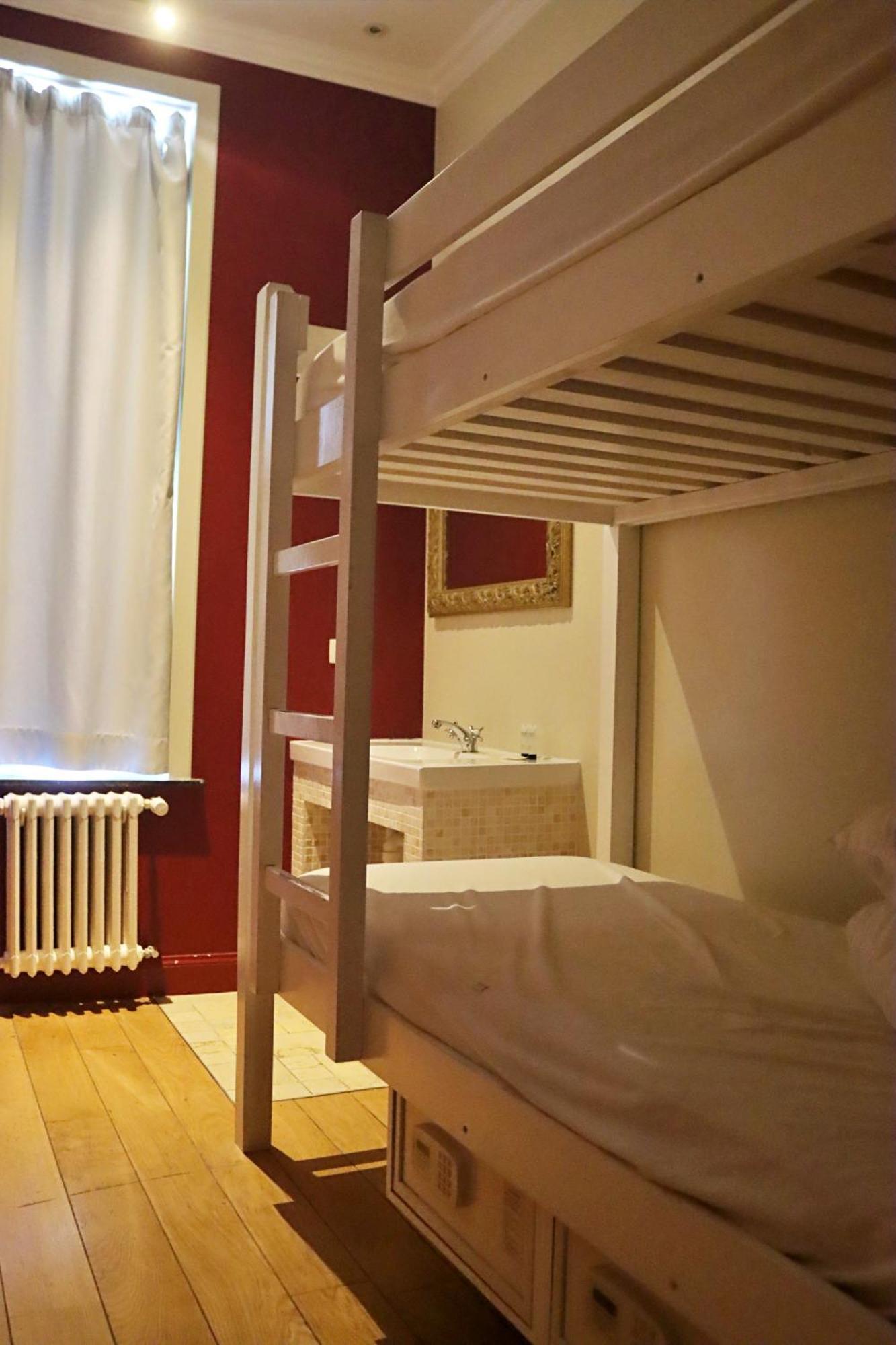 Hostel Lybeer Private Rooms Just For Two! Брюгге Экстерьер фото